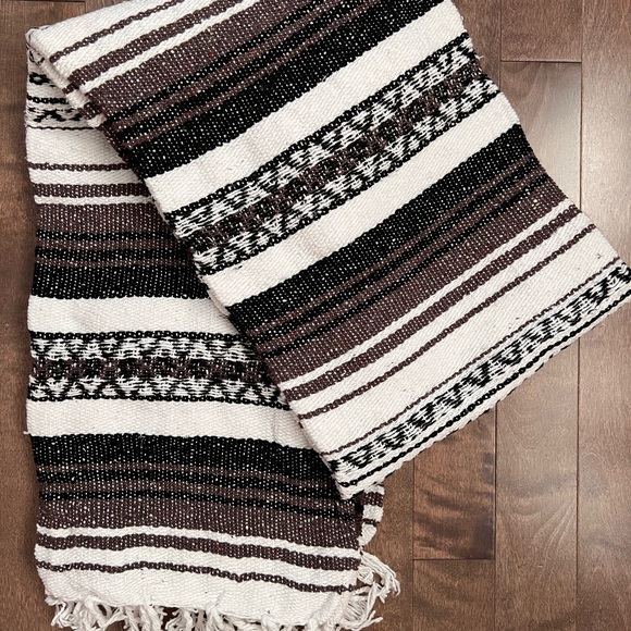 Traditional Mexican Yoga Blanket 🧘‍♂️ - Picture 4 of 4